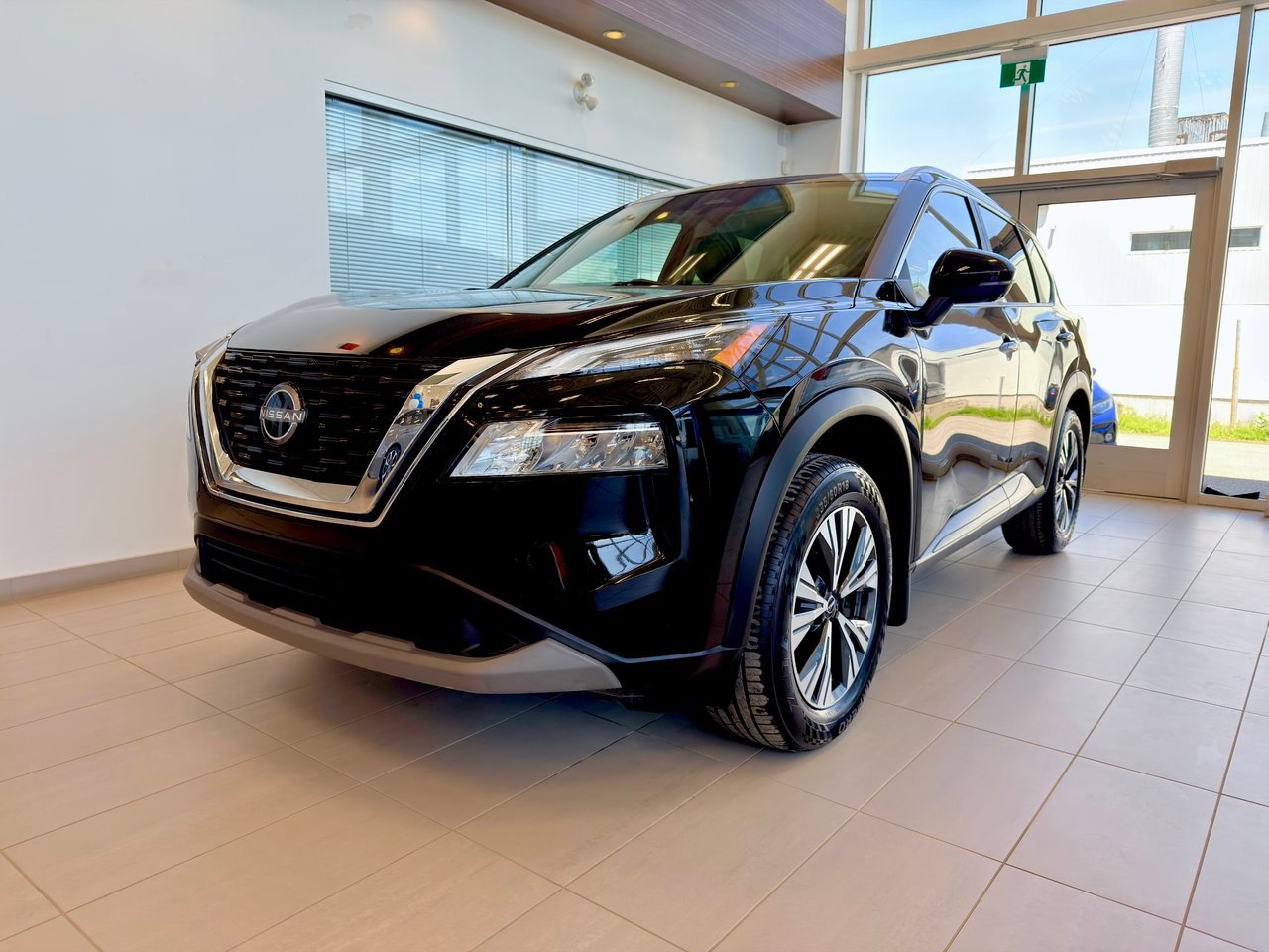 2023 Nissan Rogue Black Notre-Dame-des-Prairies - photo #3
