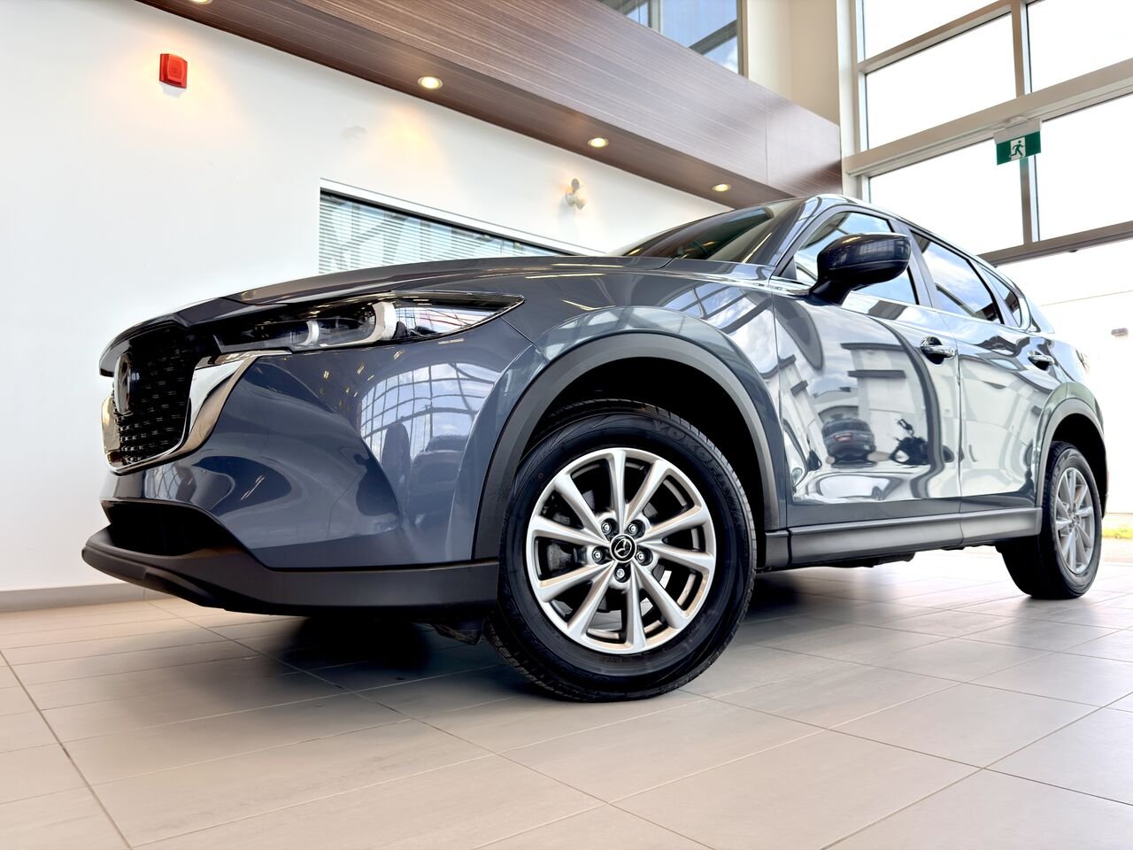 Mazda CX-5 2023 Gris Notre-Dame-des-Prairies - photo #1
