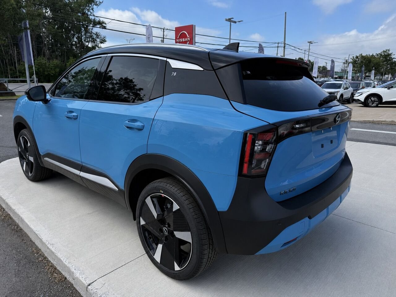 NISSAN Kicks KICKS SR PRIVIL GE 2026 Bleu glacial arctique/Noir intense Châteauguay - photo #2