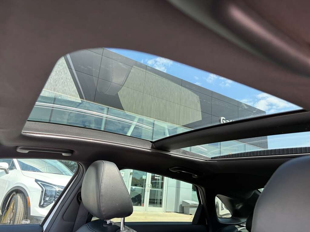 2022 Kia K5 White Gatineau - photo #18