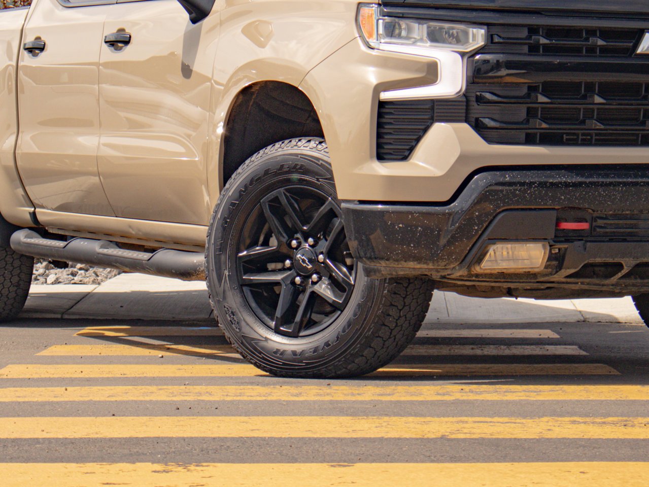 2022 Chevrolet Silverado 1500 4WD Crew Cab 147 LT Trail Boss Beige Sherwood Park - photo #5