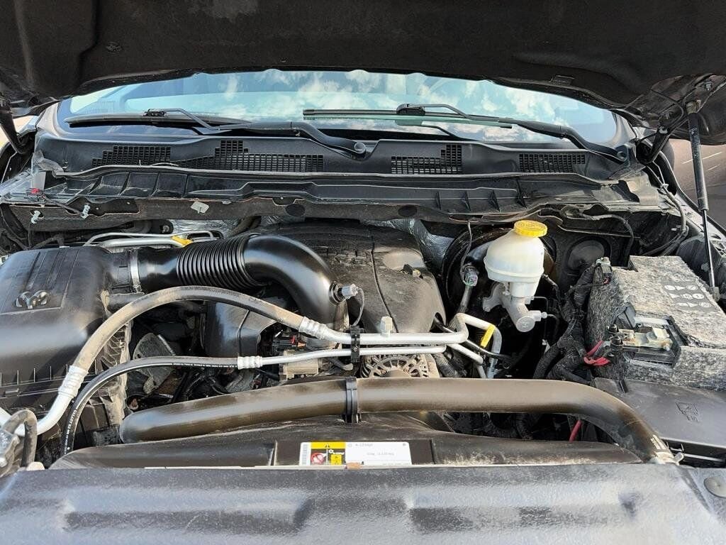 2017 Ram 1500 VIN 3C6RR7KT0HG649048 Grey Baie-Comeau - photo #7