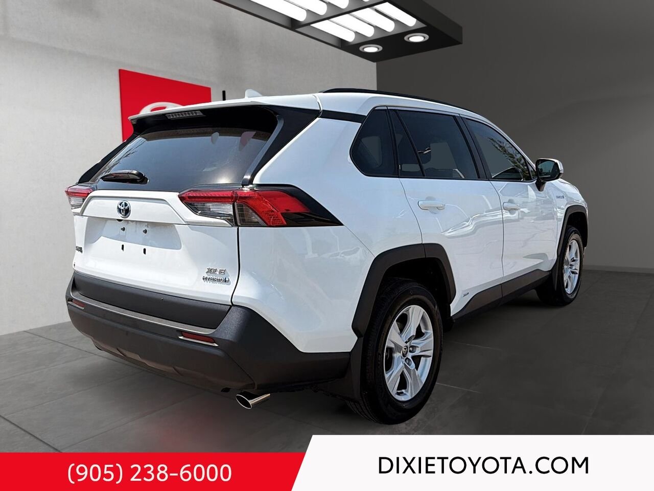 2021 Toyota RAV4 Hybrid XLE AWD / CLEAN CARFAX / HEATED SEATS / MOONROOF / ALLOY WHEELS / CARPLAY AND ANDROID AUTO White Mississauga - photo #3