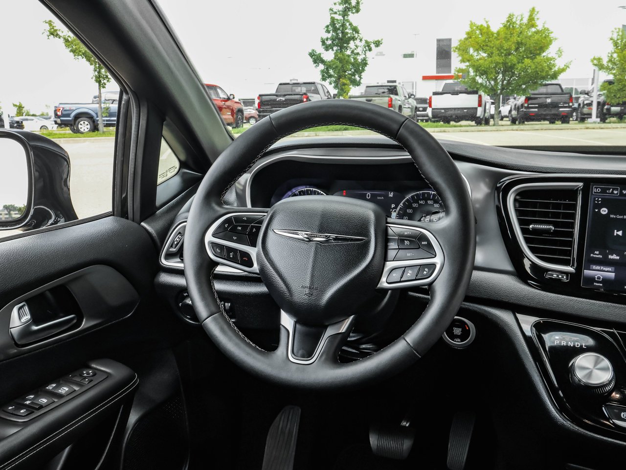 2025 Chrysler Grand Caravan SXT 2WD Black Sherwood Park - photo #18