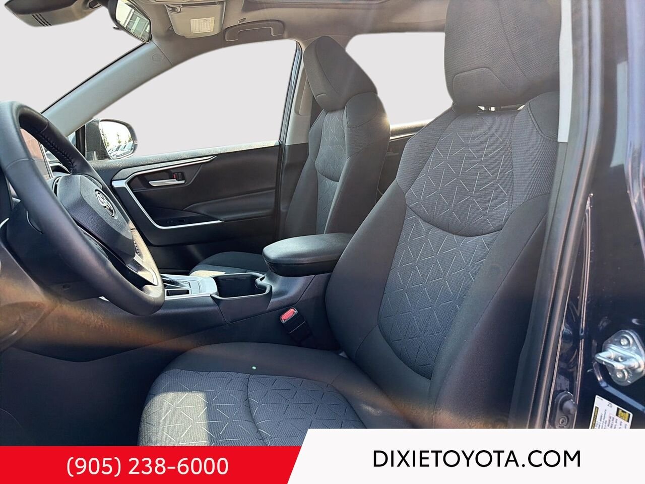 2025 Toyota RAV4 XLE AWD / CLEAN CARFAX / HEATED SEATS / MOONROOF / ALLOY WHEELS / CARPLAY AND ANDROID AUTO Blue Mississauga - photo #8