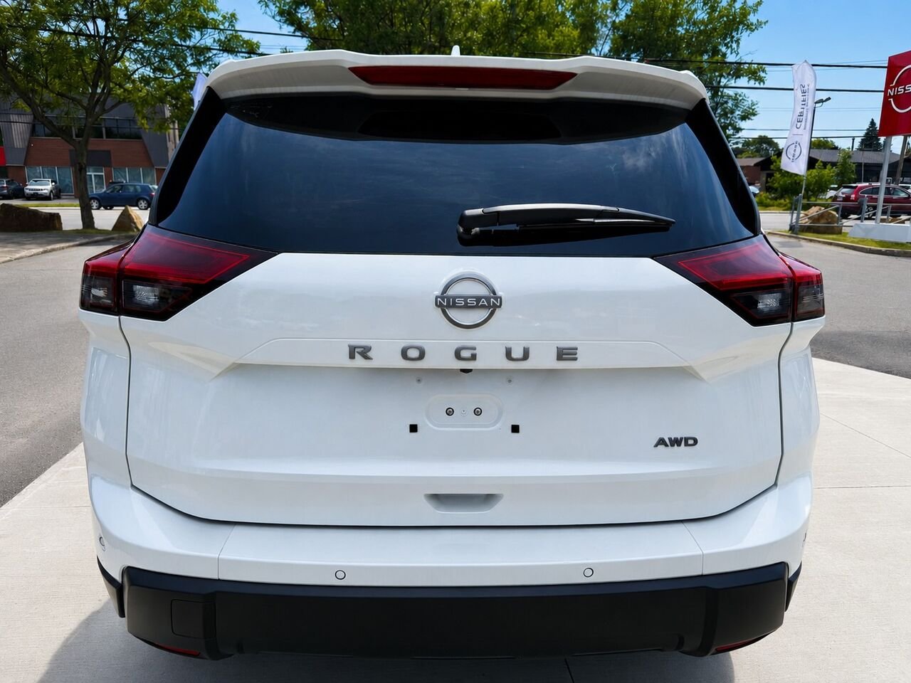 NISSAN Rogue ROGUE S 2026 Blanc Everest nacré triple couche Châteauguay - photo #3