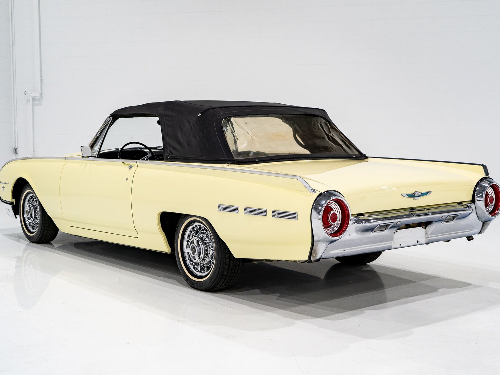 Ford Thunderbird Beautifully Presented From Older Restoration with original bill of sale 1962 Jaune Montréal - photo #52