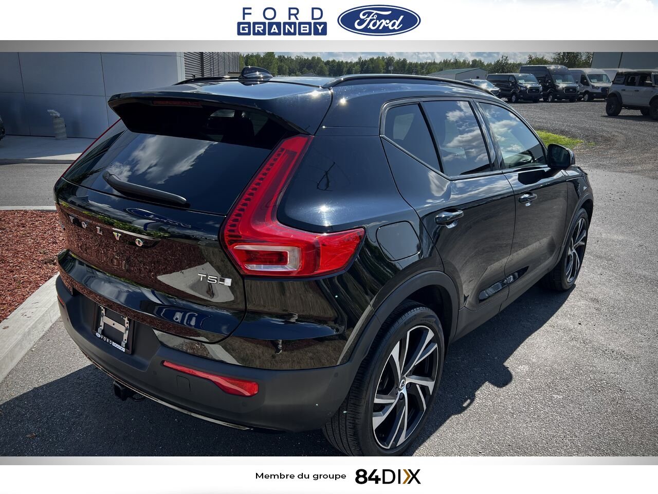 2021 Volvo XC40 Black Granby - photo #3