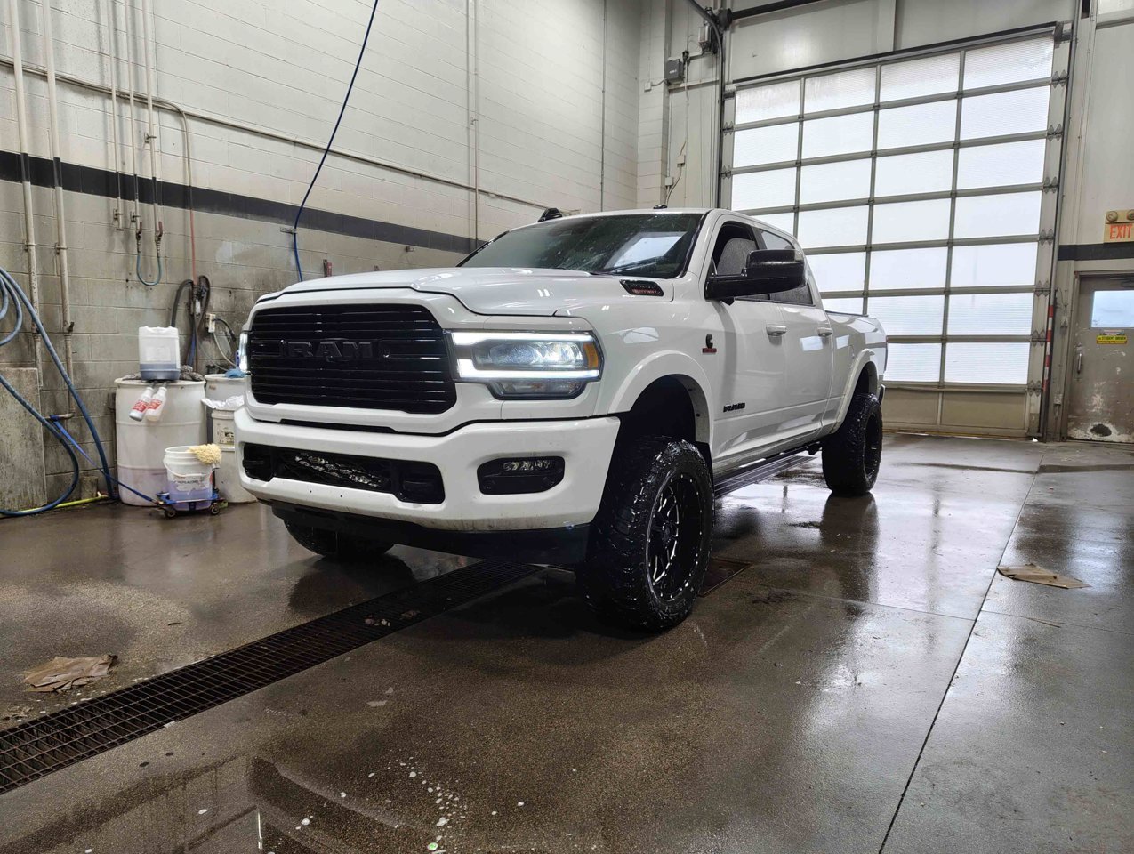 2021 Ram 2500 Laramie 4x4 Crew Cab 6'4 Box White Sherwood Park - photo #3