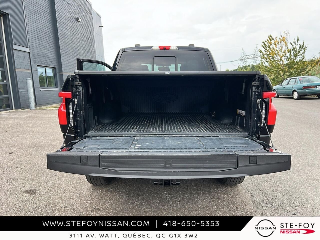 2022 Ford F-150 Lightning LARIAT SuperCrew 4RM LONG RANGE Black Ste-Foy - photo #16