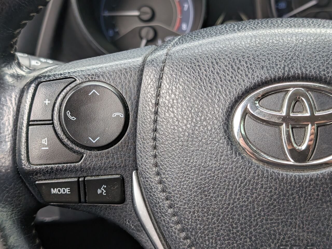 2018 Toyota Corolla iM JTNKARJE2JJ571162 White Sherbrooke - photo #12
