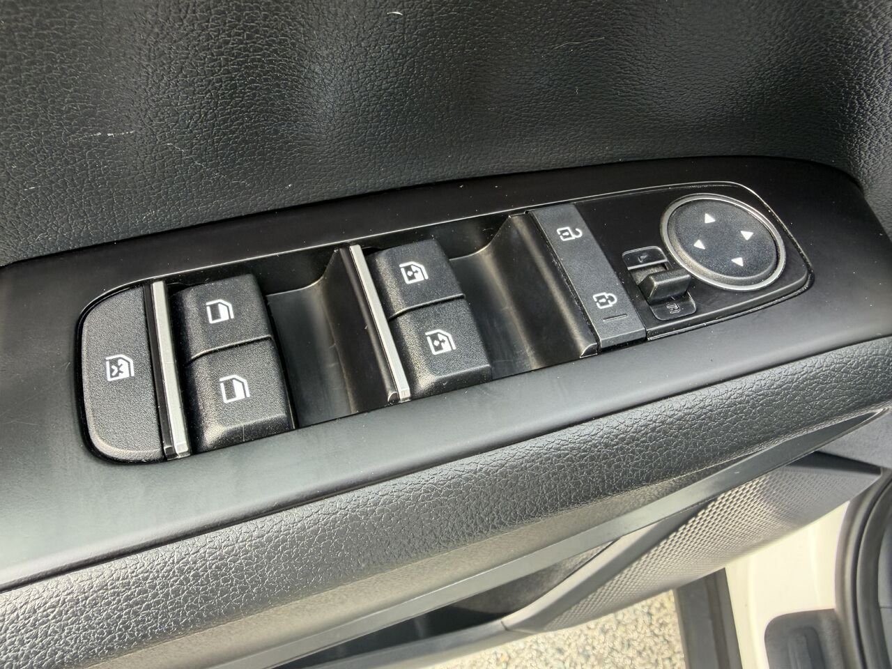 2022 Kia Soul White Thetford Mines - photo #14