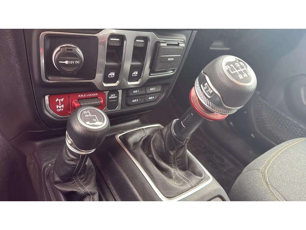 2025 Jeep Wrangler Black Gatineau - photo #16