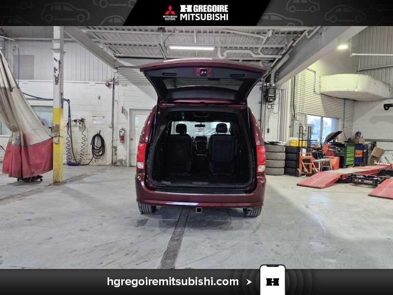 2016 Dodge GR Caravan Red Laval - photo #11