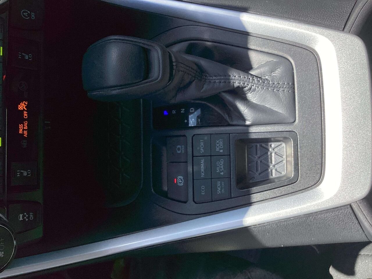 2024 TOYOTA RAV4 XLE Black Gatineau - photo #15