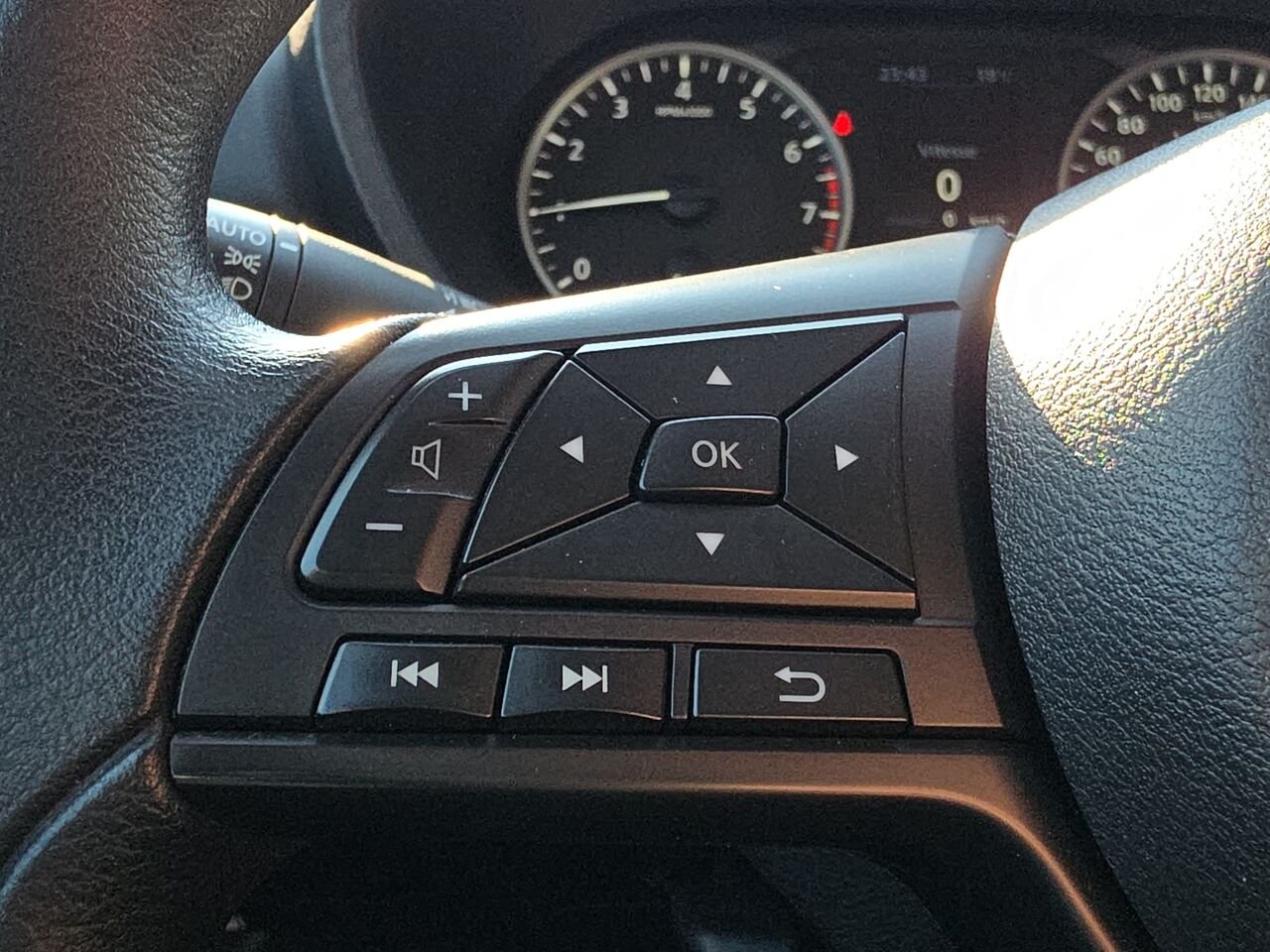 2024 Nissan Sentra S Plus CVT, caméra de recul, commande audio au volant, Apple Carplay Black Val-David - photo #9