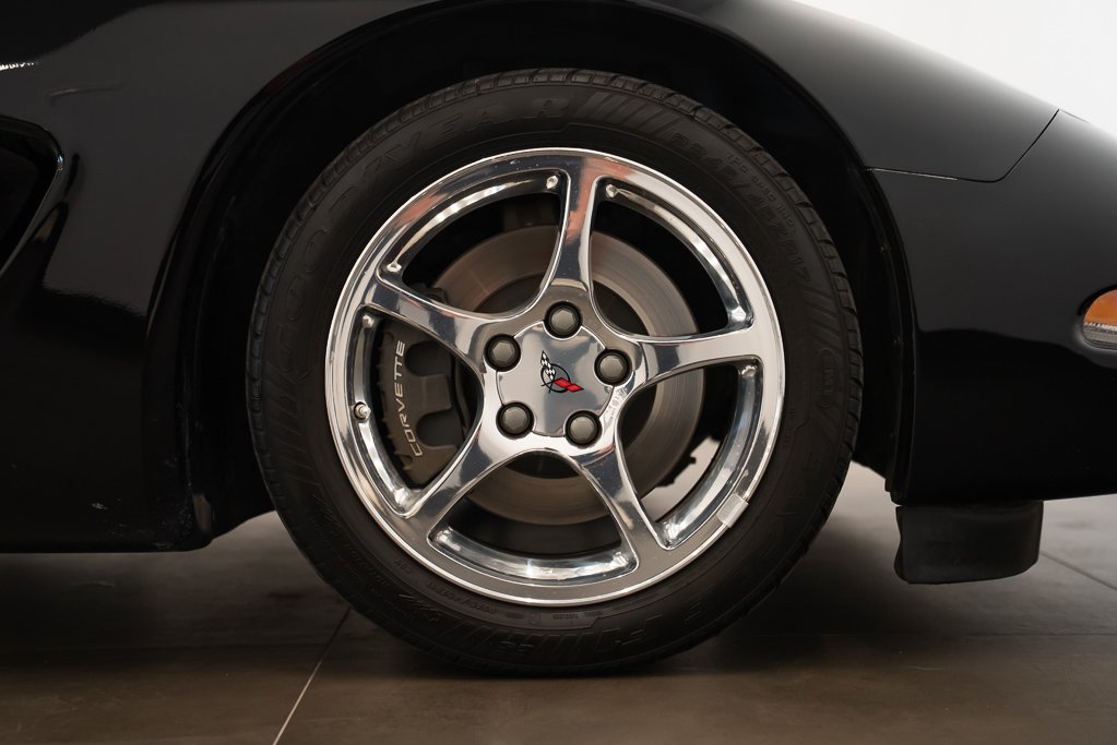 2002 Chevrolet Corvette Black Montreal - photo #7