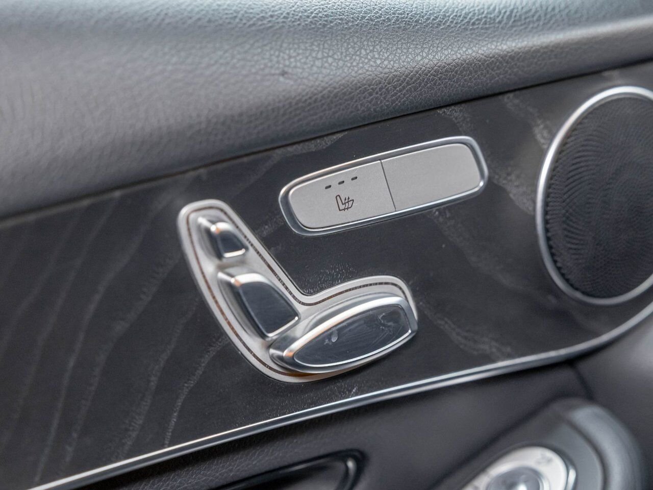 Mercedes-Benz GLC 300 4MATIC *TOIT* NAV CUIR SIÈGES CHAUFF 2018 Gris Saint-Jérôme - photo #22