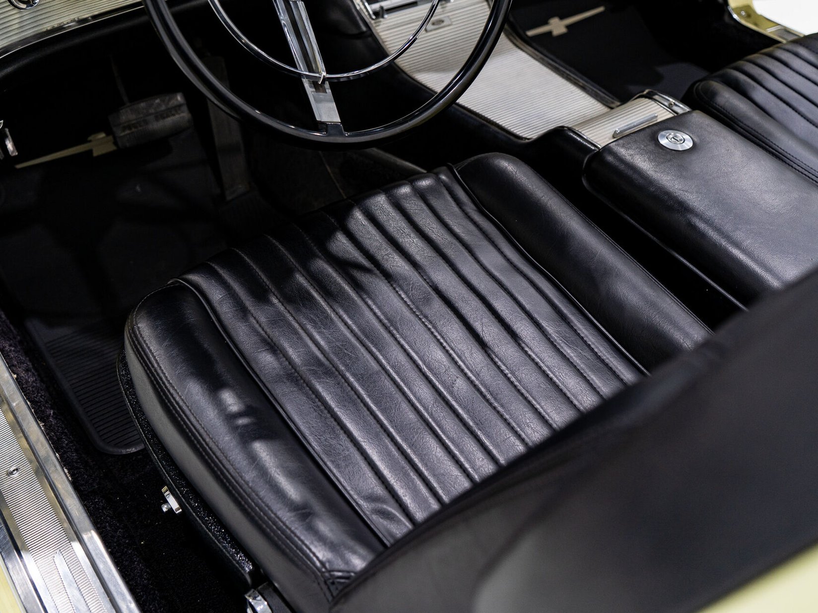 Ford Thunderbird Beautifully Presented From Older Restoration with original bill of sale 1962 Jaune Montréal - photo #73
