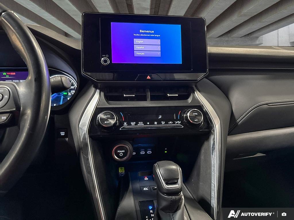 2023 Toyota Venza 2602013A | LE White Edmonton - photo #18