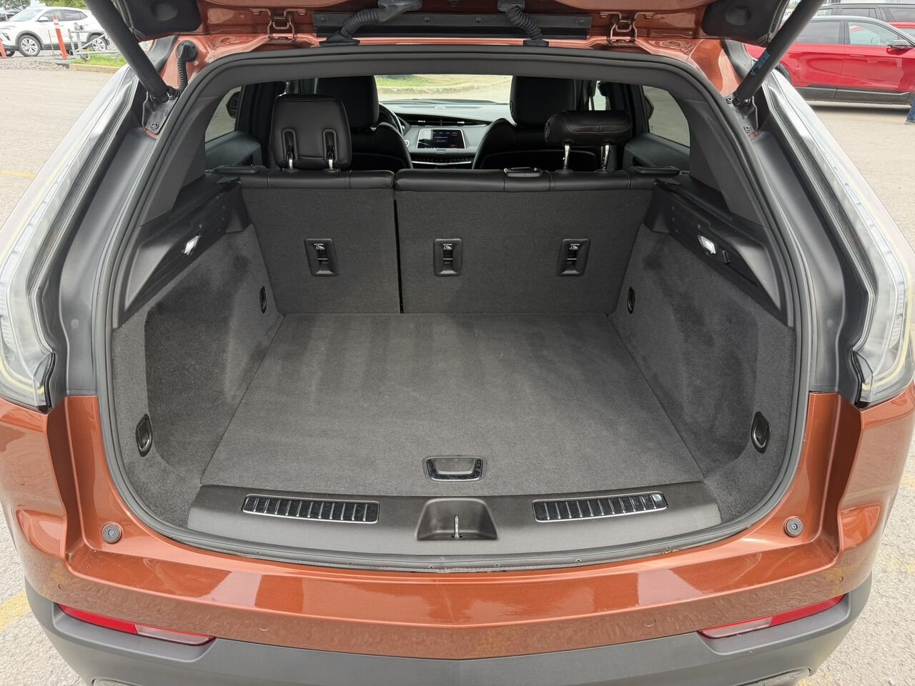 2019 Cadillac XT4 SPORT AWD Orange Laval - photo #10