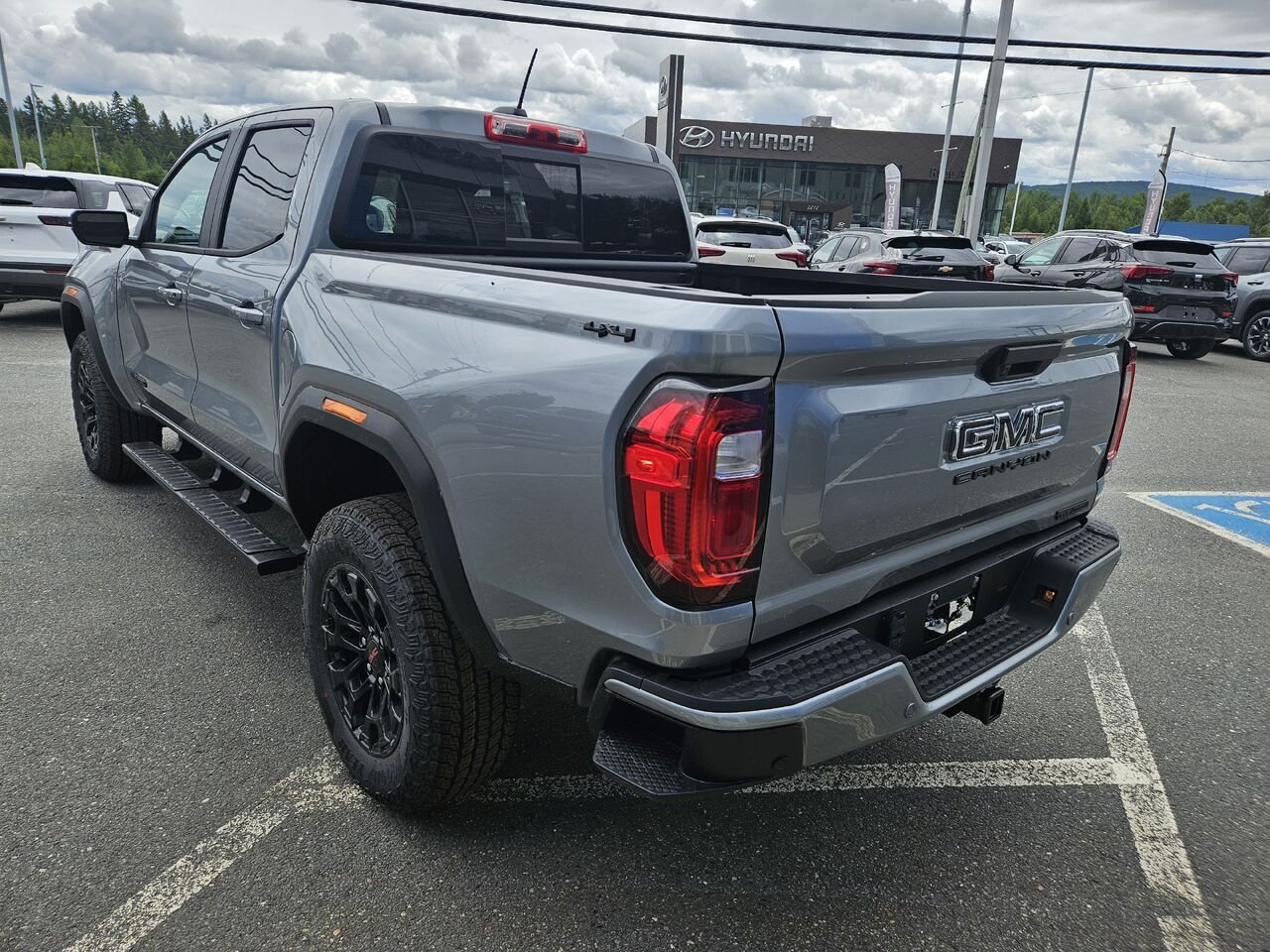 GMC Canyon Elevation cabine multiplace 4RM 2026 Argent métallisé Thetford Mines - photo #4