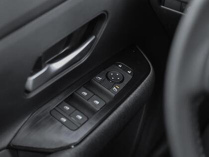 Nissan Kicks 2026 Blanc d'Aspen triple couche/Noir intense Blainville - photo #15