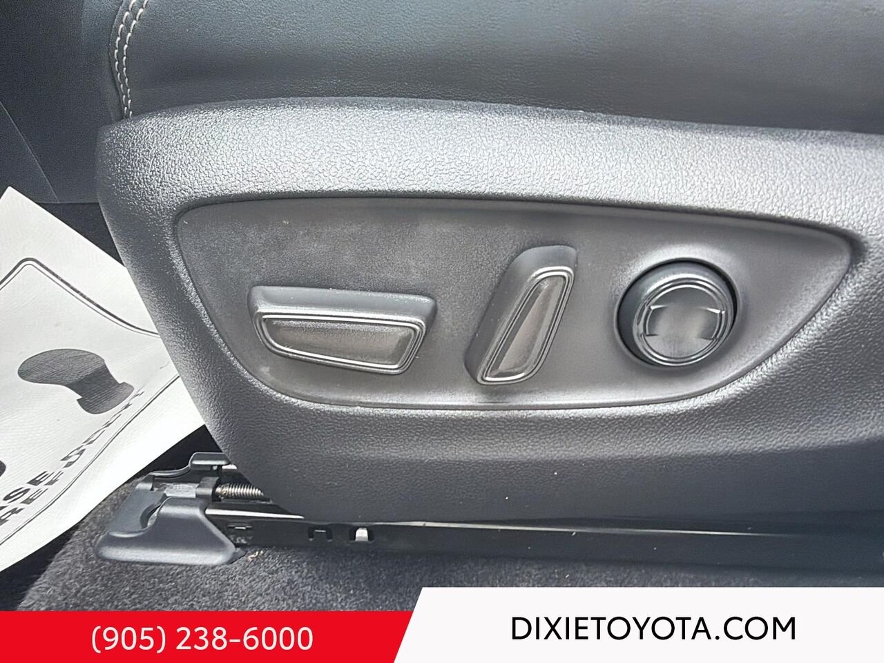 2023 Toyota RAV4 XLE PREMIUM AWD / HEATED SEATS / MOONROOF / LEATHER SURFACE / CARPLAY AND ANDROID AUTO Wind Chill Pearl Mississauga - photo #9