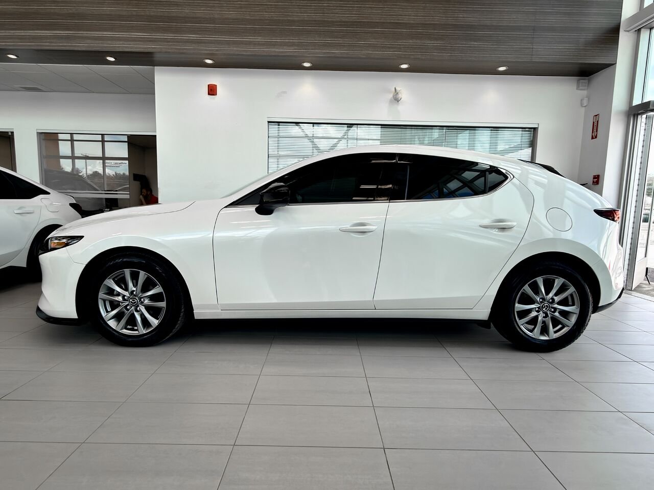 2024 MAZDA MAZDA3 SPORT GX White Notre-Dame-des-Prairies - photo #7