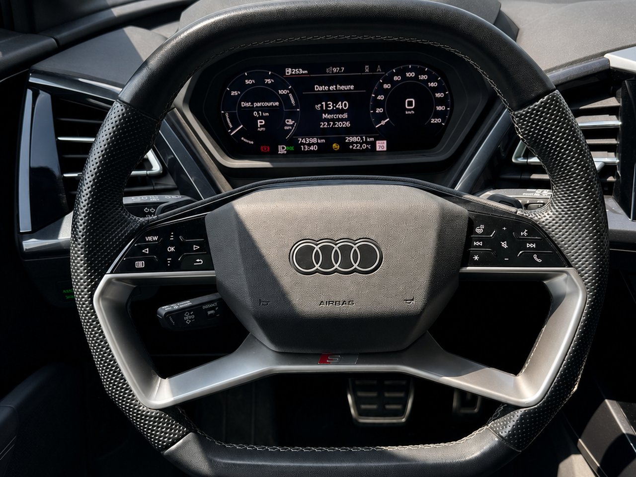 Audi Q4 e-tron 2023 Gris Granby - photo #15