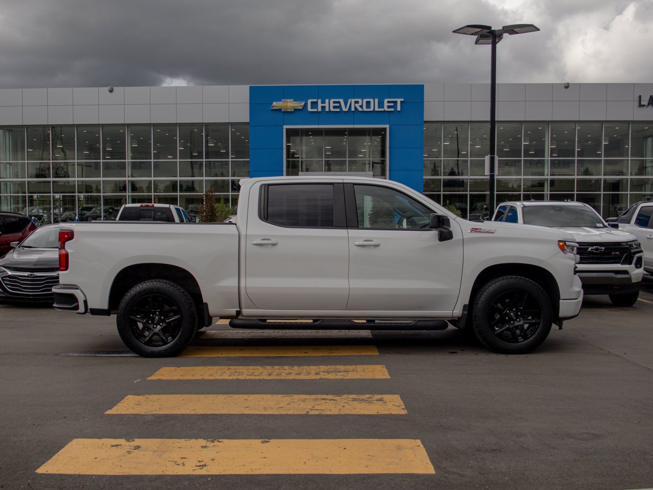 2024 Chevrolet Silverado 1500 4WD Crew Cab 147 RST White Sherwood Park - photo #12