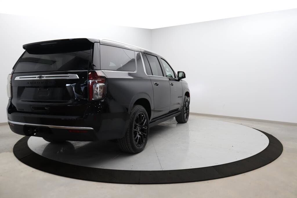 Chevrolet Suburban NIV 1GNSKGKT4PR480429 2023 Noir Baie-Comeau - photo #3